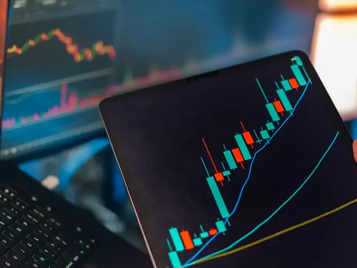 Graphiques Forex et vigilance face &agrave; la fraude &agrave; l&rsquo;investissement