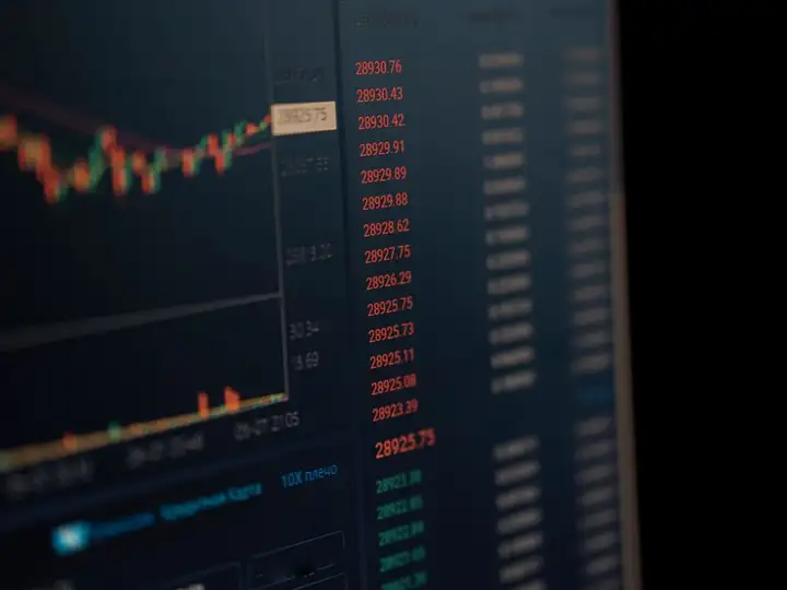 Presse financi&egrave;re et pi&egrave;ces&nbsp;: bilan 2026 de la fraude &agrave; l&rsquo;investissement